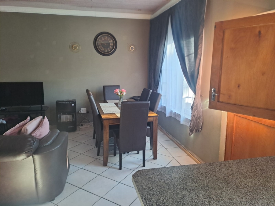 2 Bedroom Property for Sale in Oos Einde North West